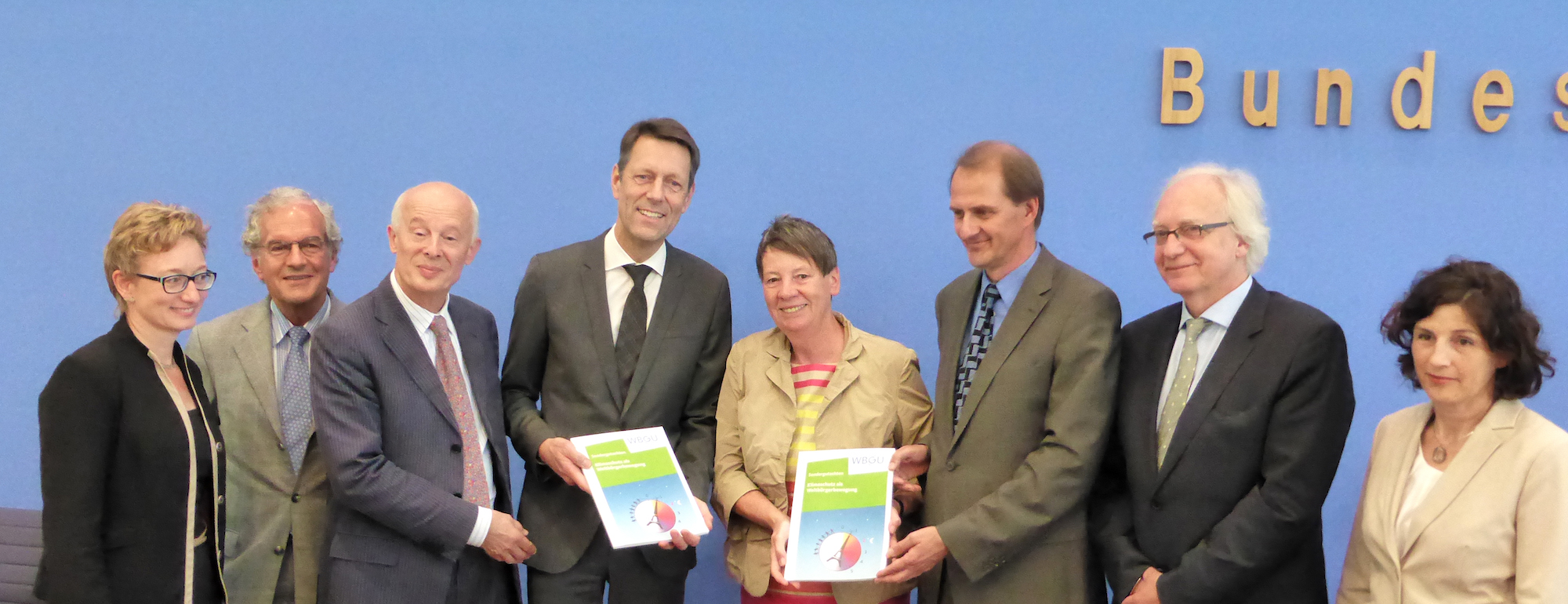 Presentation of the report "Climate Protection as a World Citizen Movement" to the Federal Government