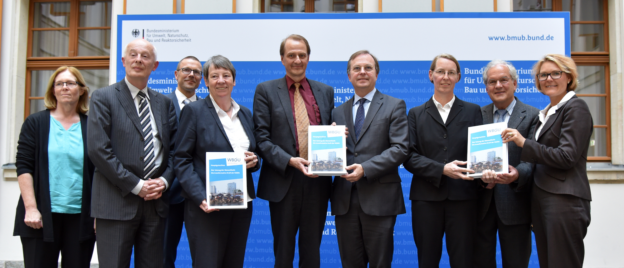 Submission of the report "Humanity on the move: Unlocking the transformative power of cities" to the German Federal Government. 